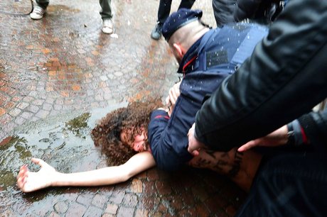 ITALY-VOTE-BERLUSCONI-PROTEST
