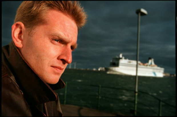 Morten Boje Hviid blev selv reddet af en redningshelikopter efter Estonias forlis i 1994. Han føler med de omkomne Læsø-fiskere og deres omkomne. - 173830-morten-boje-jeg-fler-med-ls-fiskerne--