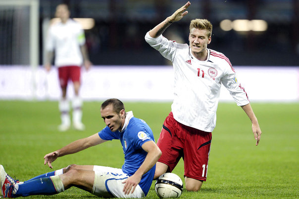 Nicklas Bendtner burde komme tilbage fra sin skade i marts som først ventet ifølge landstræner Morten Olsen. Foto: Liselotte Sabroe