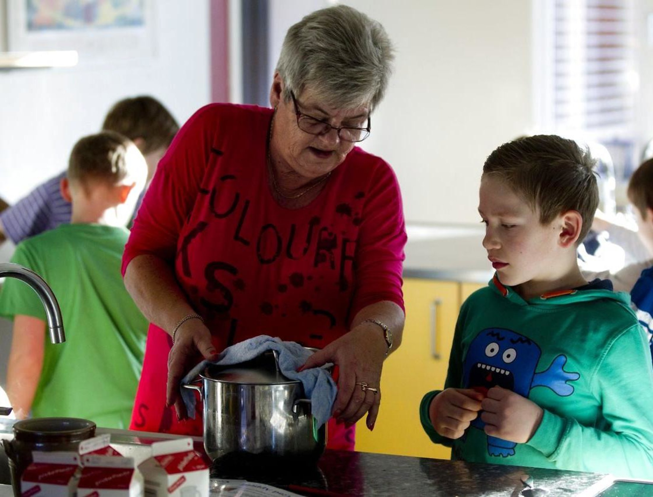 8 arig elektriker ud af skolen