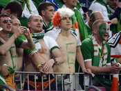 De irske fans imponerede hele verden med stor opbakning til deres hold selv i nederlagets stund. Se et udvalg af billeder af de stolte irske fans.  Foto: BARTLOMIEJ ZBOROWSKI