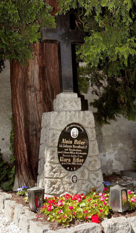 AUSTRIA HITLER PARENTS GRAVE