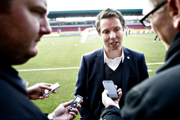Sportsdirektør Jan Laursen i midten har været på markedet og hentet en billig Bech Foto: Torkil Adsersen