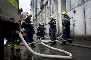 sprøjte ogasme modne kvinder med store bryster sprøjte ogasme modne kvinder med store bryster