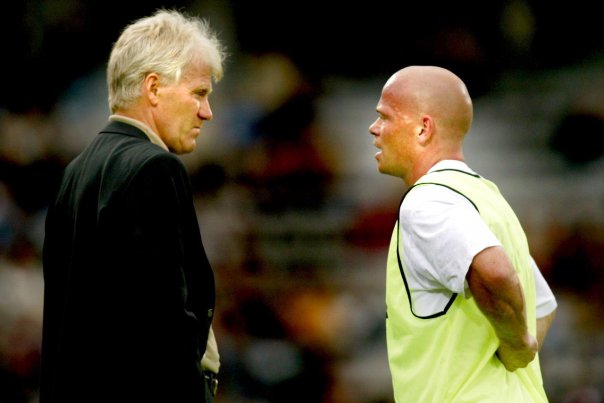 Morten Olsen og Stig Tøfting: Sidstnævnte kan ikke forestille sig, at landstræneren er særligt begejstret for den lange række afbud, han får, når der er indkaldt til venskabskamp mod Tyrkiet. Foto: Brian Rasmussen