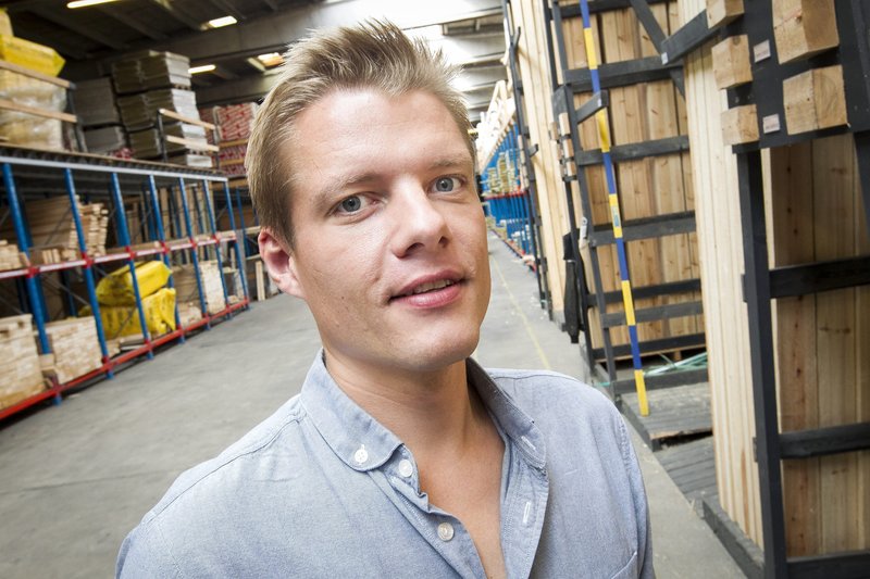 Kasper Lykke Kjeldsen er tredje generation i familien Kjeldsen, der har byggemarkeder og tømmerhandler i både Vestjylland og Hørning under navnet 10-4. - 6818392-tredje-generation-af-familien-kjeldsen-er-krt-i-stilling---6