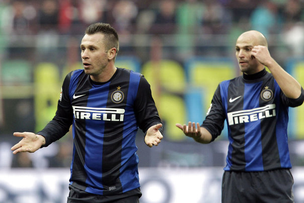 Antonio Cassano og Esteban Cambiasso ses her i Inters uafgjorte kamp mod Cagliari. Foto: ALESSANDRO GAROFALO