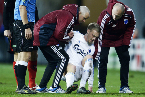 Nicolai Jørgensen scorede et drømmemål for FCK mod FCM, og kort efter blev han skadet. Han kunne bagefter ikke sige noget om skadens alvor. Foto: Claus Bech