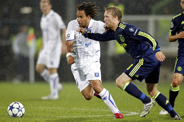 Rasmus Lindgren ( th.) kan - igen igen - være på vej til dansk fodbold Foto: CHARLES PLATIAU