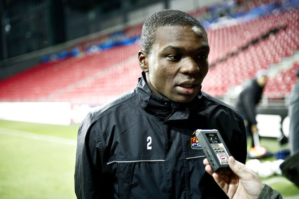Jores Okore: -  Vi får slet ikke tacklet igennem på Adriano bagefter. Vi tackler ham et par gange bagefter, men det er slet ikke godt nok. Foto: Torkil Adsersen