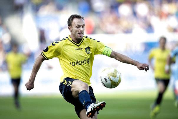 Dennis Rommedahl (bill.) scorede det første mål, da Brøndby slog AC Horsens. Efter kampen sammenlignede han for sjov den anden målscorer, Simon Makienok, med Maradona og Messi. Foto: Liselotte Sabroe