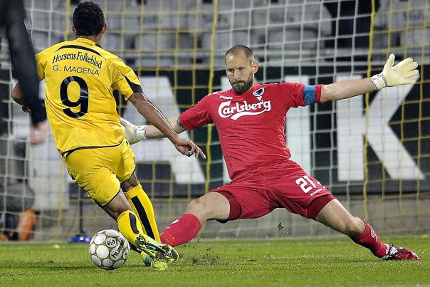 Gilberto Macena scorer her for AC Horsens mod FCK. Nu bomber han løs i Kina: - Det er træningen og især det taktiske aspekt, jeg er mest glad for at have med mig. Jeg har den taktiske sans med fra Danmark, som mine nye med- og modspillere ikke helt har. Foto: Henning Bagger