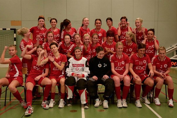Munkfors kvindehold. Bedøm selv, om dommeren har ret i sine grove beskyldninger. Foto: Munkfors IBK