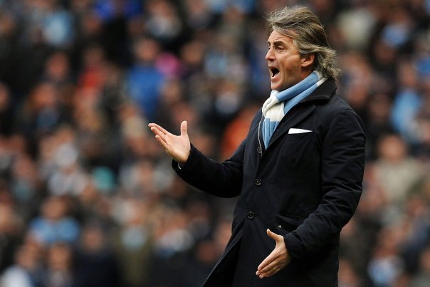 Manchester City-manager Roberto Mancini var utilfreds med flere spillere efter nederlaget til Manchester United. Foto: PETER POWELL