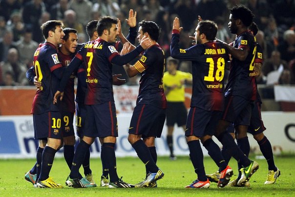 Lionel Messi (tv) scorede to mål mod Cordoba og udbyggede dermed sin målrekord. Foto: CRISTINA QUICLER