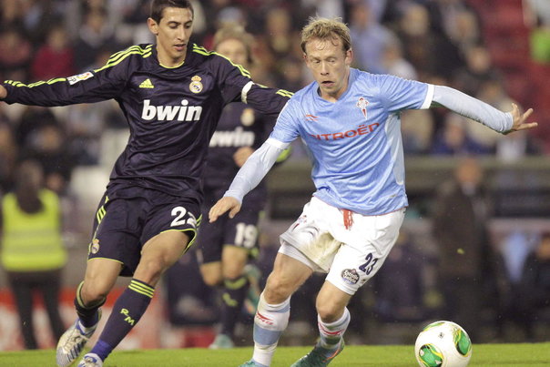 Michael Krohn-Dehli spillede strålende i Celtas 2-1 sejr over Real Madrid i Copa del Rey. Her dribler han forbi Reals Angel di Maria. Foto: SALVADOR SAS