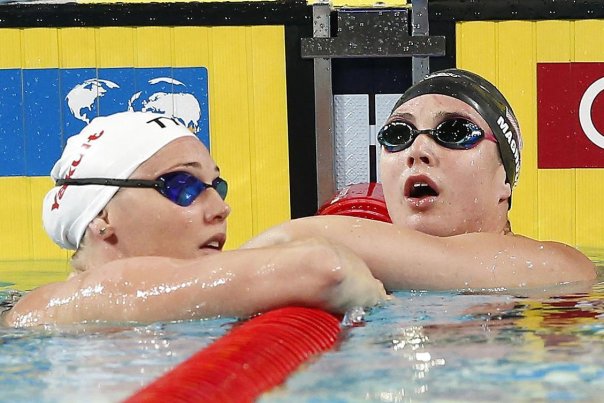 USAs Christine Magnuson (th.) og Jeanette Ottesen Gray må konstatere, at de ikke kom øverst på podiet efter finalen i 50 meter butterfly Foto: MURAD SEZER