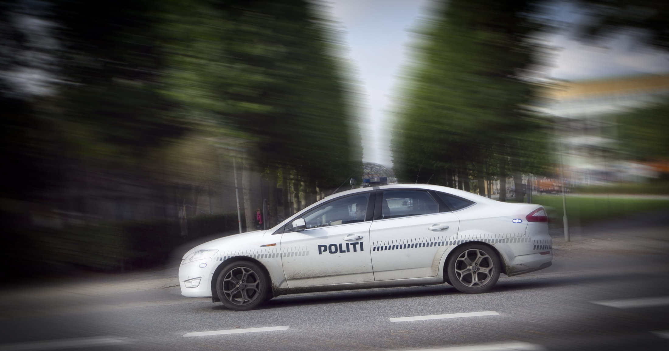 Tyve forcerede hegn på tre meter på lille torv alarm 112 ...