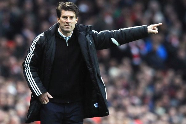 Michael Laudrup (bill.) står som Swansea-manager søndag over for Sir Alex Ferguson fra Manchester United. Foto: OLLY GREENWOOD