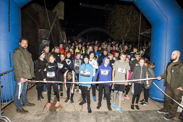 Klar, parat, start! De mange deltagere venter på, der bliver sagt »Go!«, så de kan få lov at løbe gennem Zoologisk Have. Foto: Mads Joakim Rimer Rasmussen