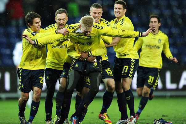 Måske får Brøndby-truppen snart en ny holdkammerat at juble over. Foto: Torkil Adsersen