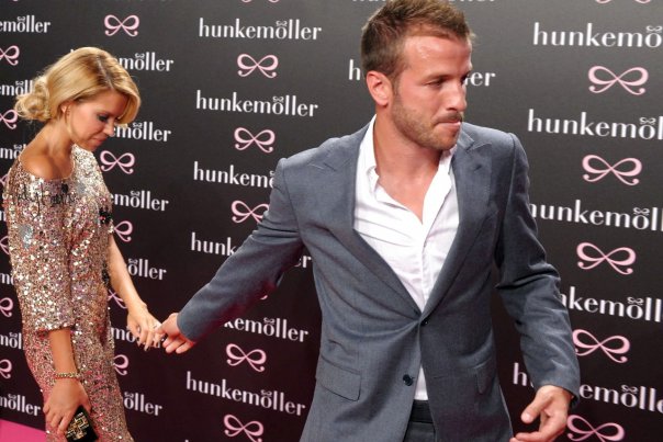 Van der Vaart og konen på den røde løber i sommer, imens alt var godt. Foto: JENS KALAENE