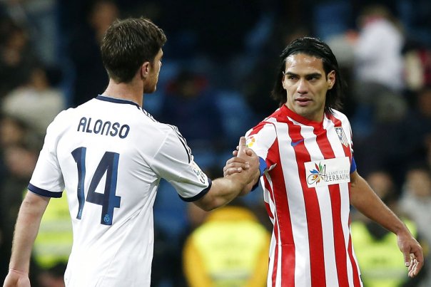 I øjeblikket tørner Falcao ud for lokalrivalerne fra Atletico Madrid, men en engelsk avis påstår at han allerede nu har underskrevet en kontrakt, der gør ham til Real Madrid-spiller fra sommeren 2013. Foto: ANDREA COMAS